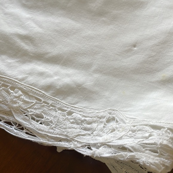 White cotton Batternburg lace 68” x 82” tablecloth - Picture 13 of 13
